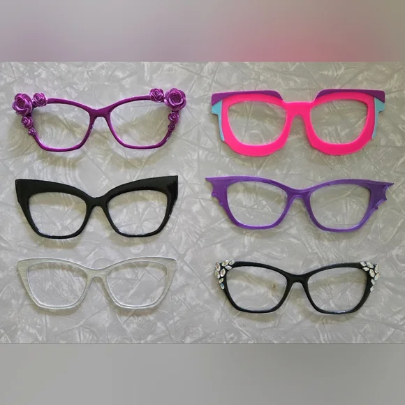 Pair Wanda Frames, 13 Toppers, 4 Pairs of Topper Charms, Pair Case - Picture 3 of 7